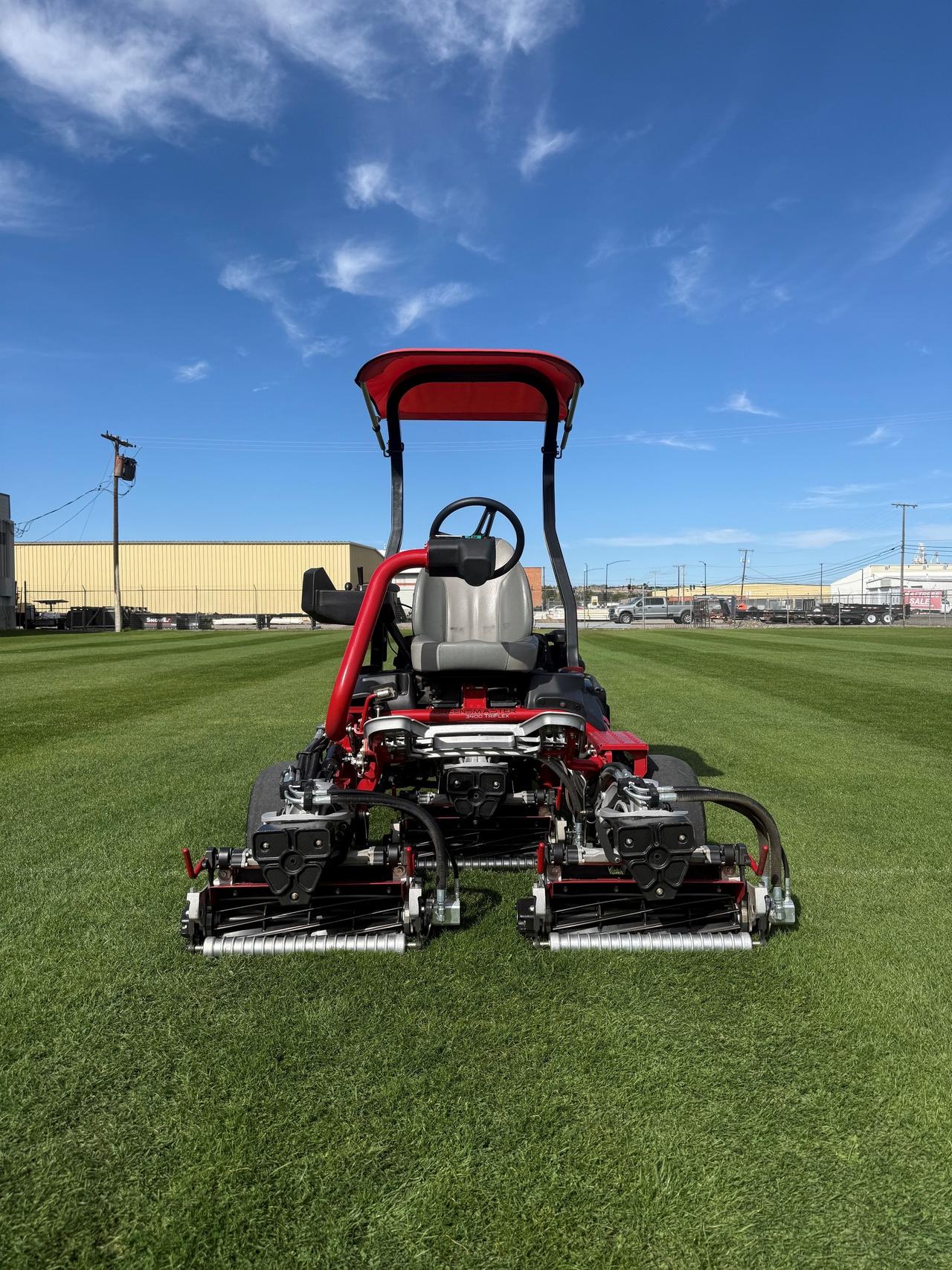 Toro Greensmaster® TriFlex™ 3400 w/ 8 Blade DPA Cutting Units — photo 1 of 4