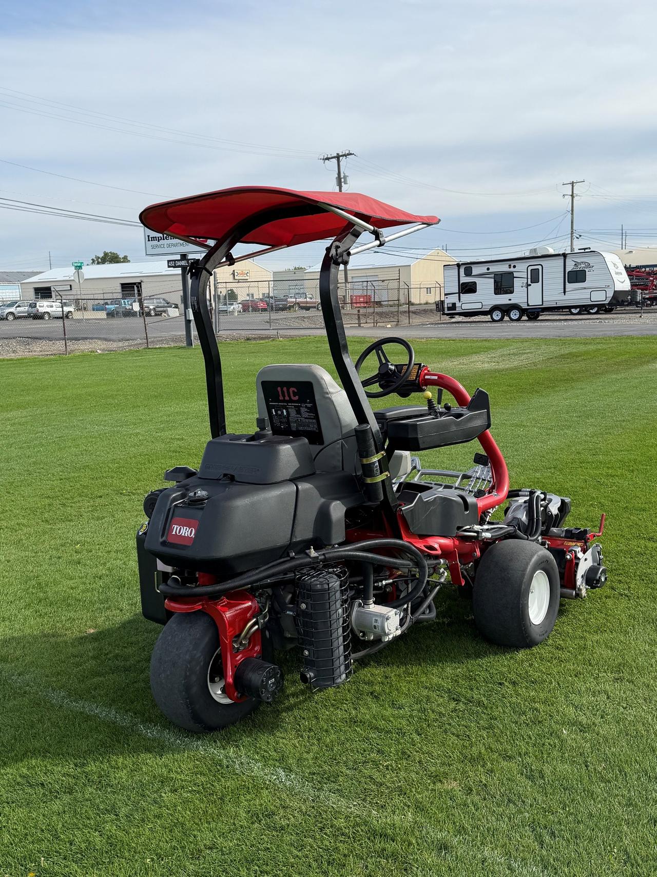 Toro Greensmaster® TriFlex™ 3400 w/ 8 Blade DPA Cutting Units — photo 3 of 4