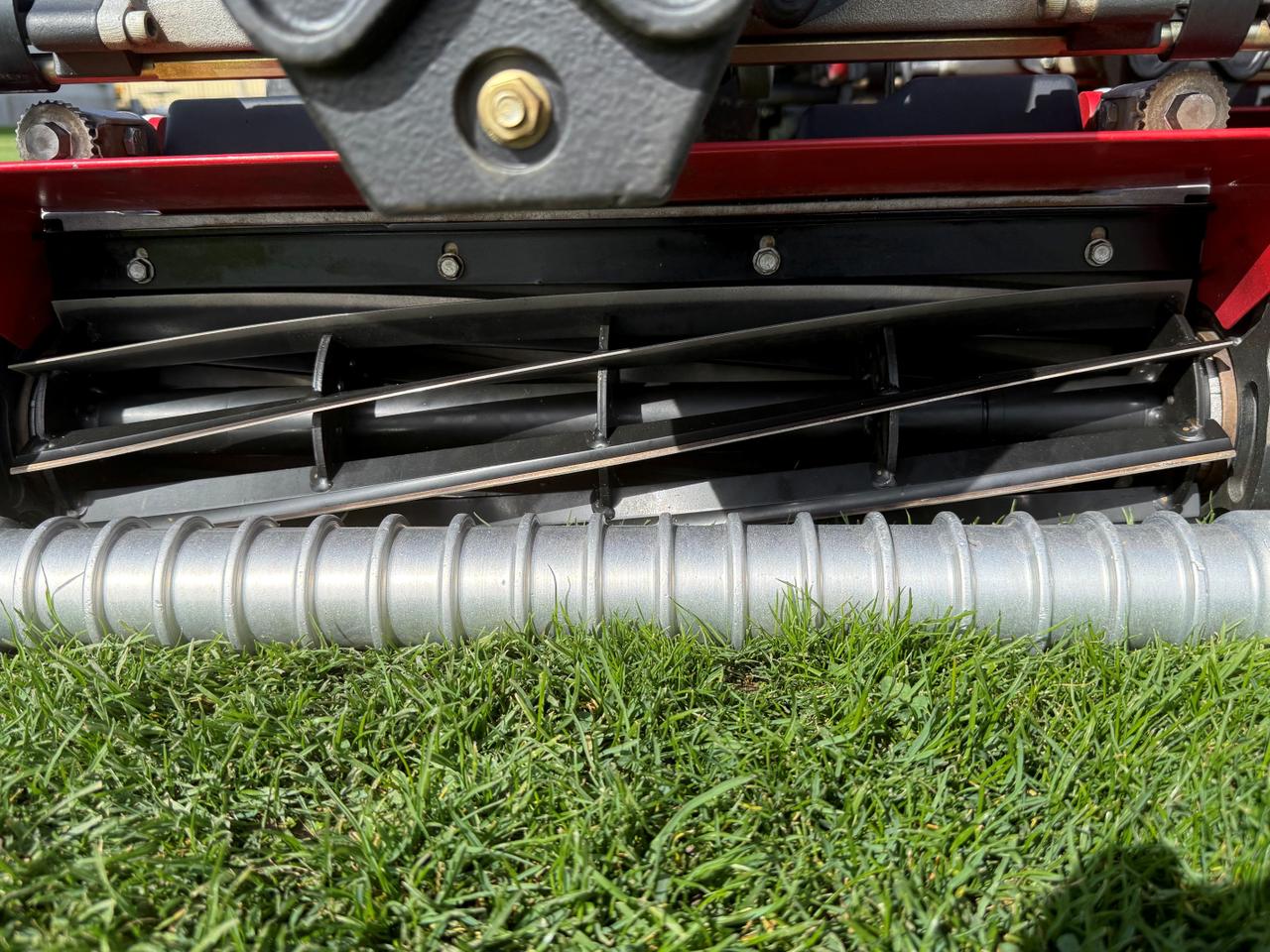 Toro Greensmaster® TriFlex™ 3400 w/ 8 Blade DPA Cutting Units — photo 4 of 4