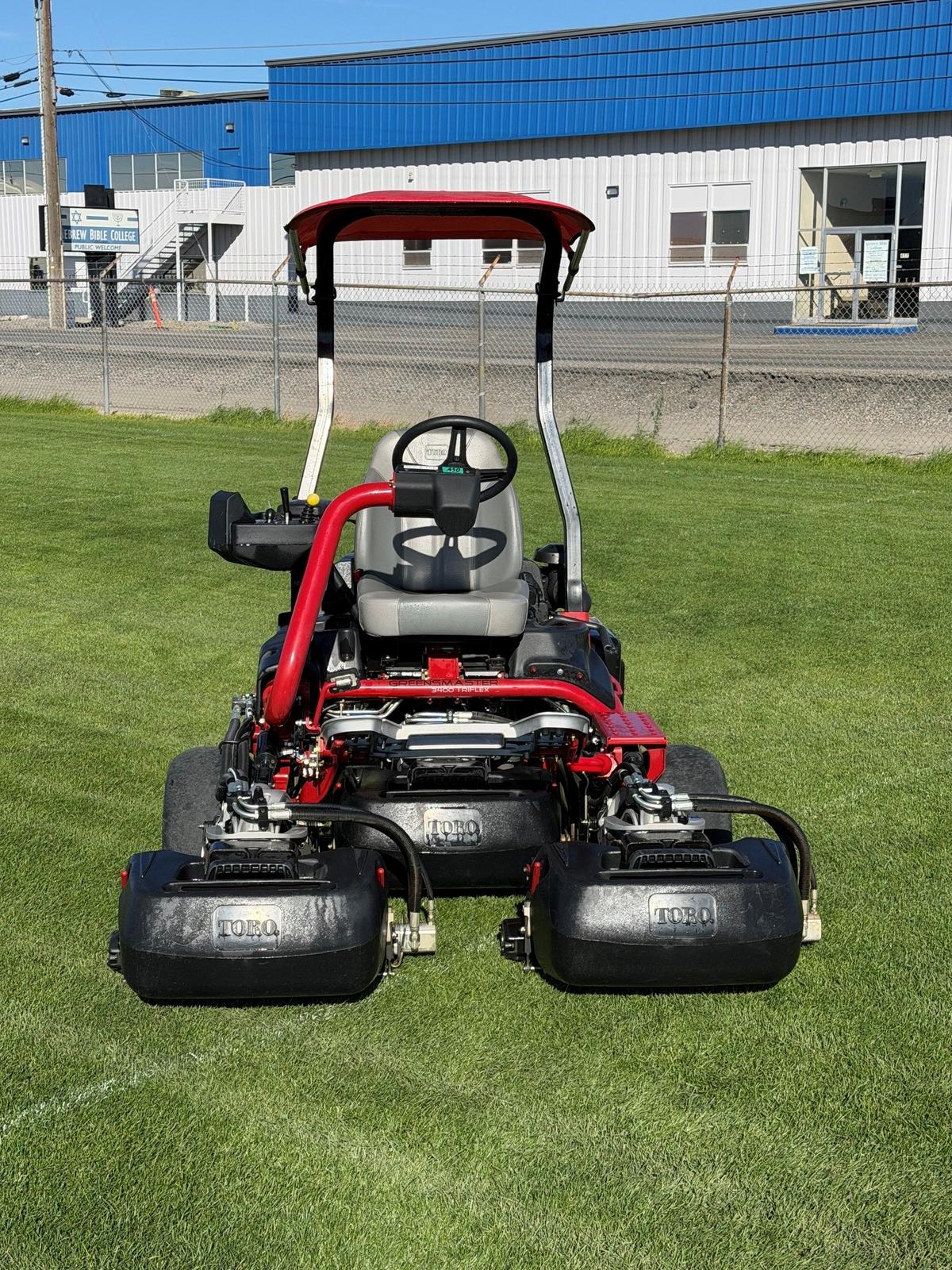 Toro Greensmaster® TriFlex™ 3400 w/ 8 Blade DPA Cutting Units