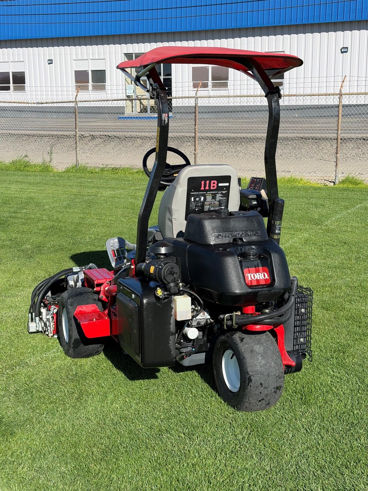 Toro Greensmaster® TriFlex™ 3400 w/ 8 Blade DPA Cutting Units — photo 3 of 4