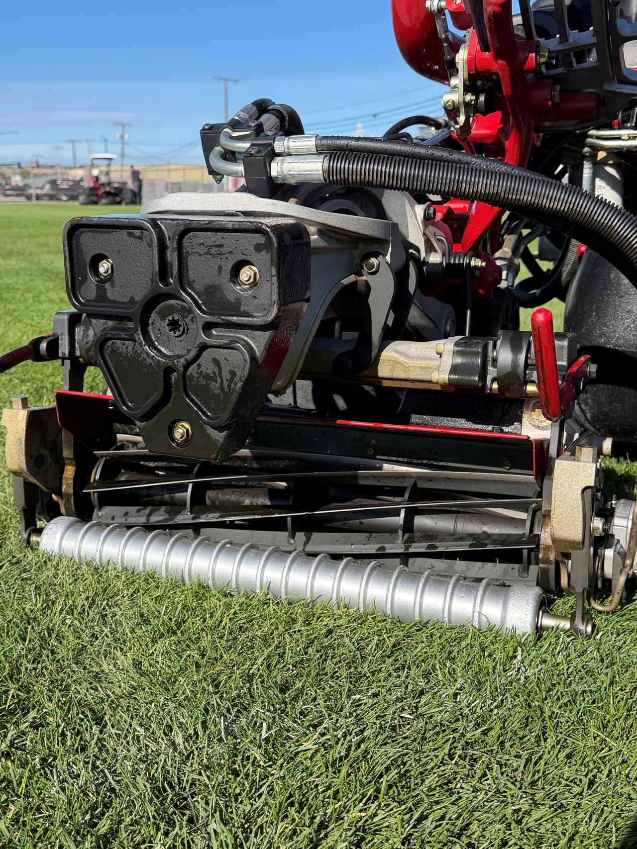 Toro Greensmaster® TriFlex™ 3400 w/ 8 Blade DPA Cutting Units — photo 4 of 4