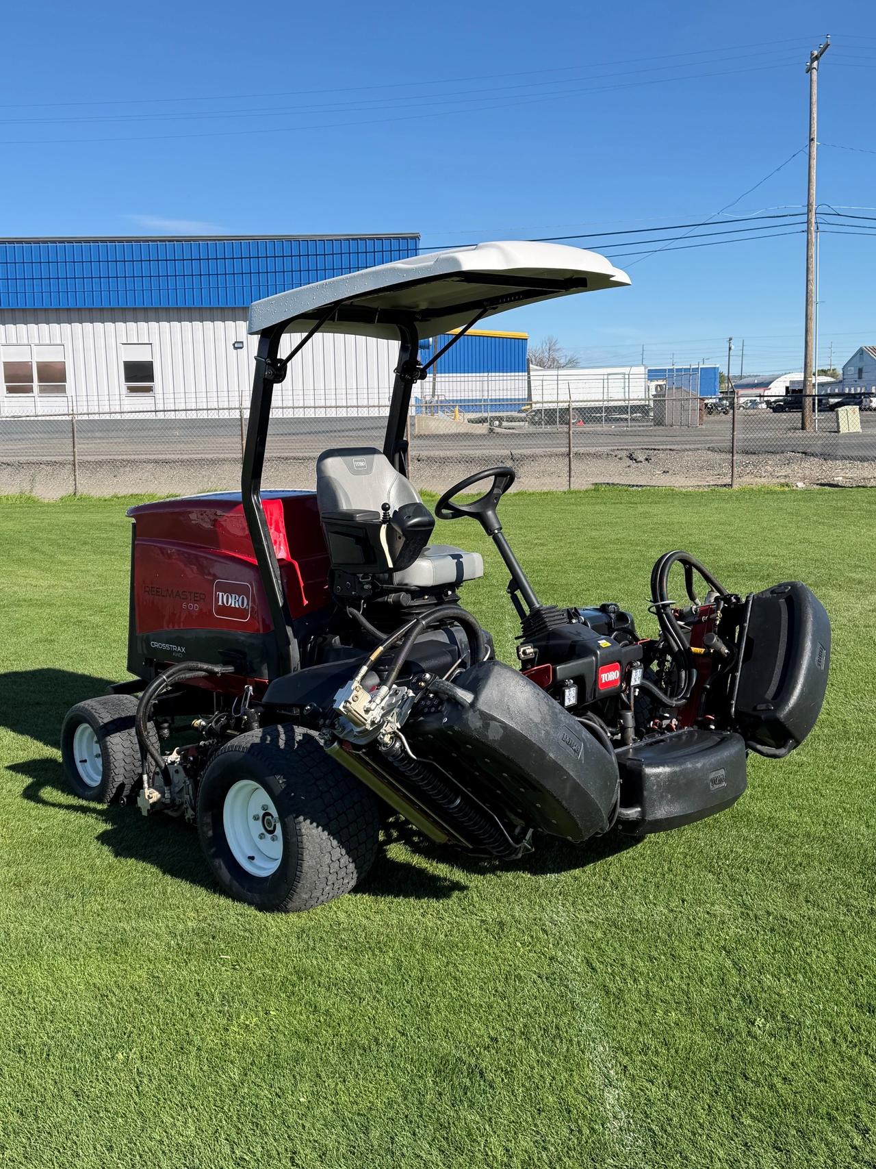 Reelmaster® 5610-D w/ 8 Blade DPA Cutting Units — photo 2 of 4