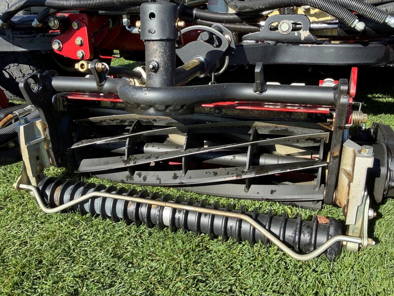 Reelmaster® 5610-D w/ 8 Blade DPA Cutting Units — photo 4 of 4