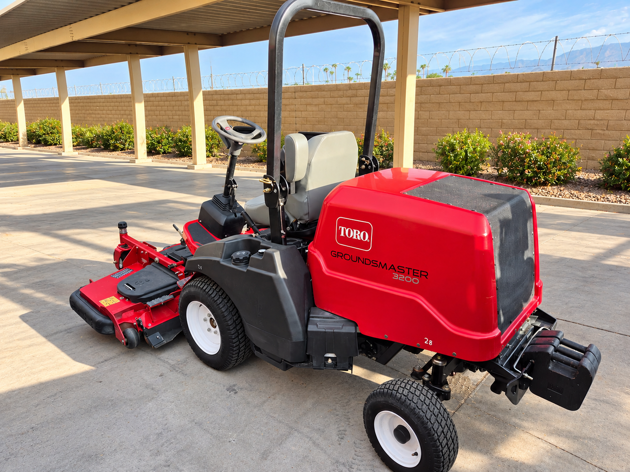 Toro Groundsmaster 3200 — photo 2 of 2